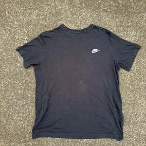 Nike Black Short Sleeve Graphic T-Shirt with White Swoosh, Men's Size L